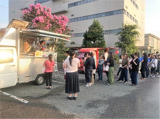 トルコアイスキッチンカーの出張移動販売の依頼は、イベント本舗