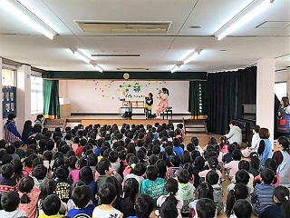 歌のおねえさんを呼ぶ、出張派遣の依頼はイベント本舗