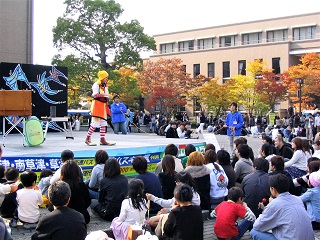 パフォーマンス（大道芸・曲芸）ショーの出張公演の費用見積の依頼は、イベント本舗