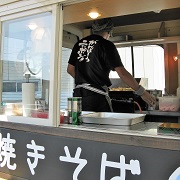 ホットドッグキッチンカーの他に、焼きそばキッチンカーの出張派遣依頼は、イベント本舗